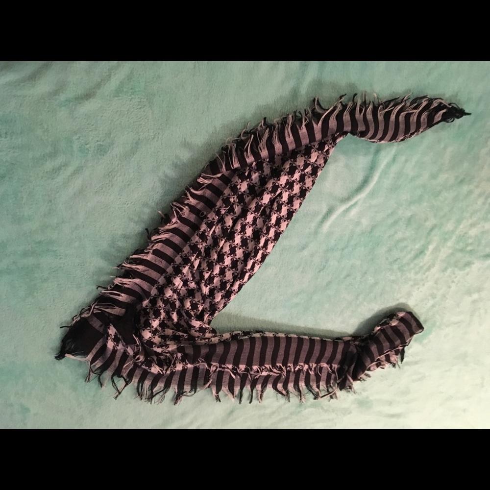 Black and white checkered scarf